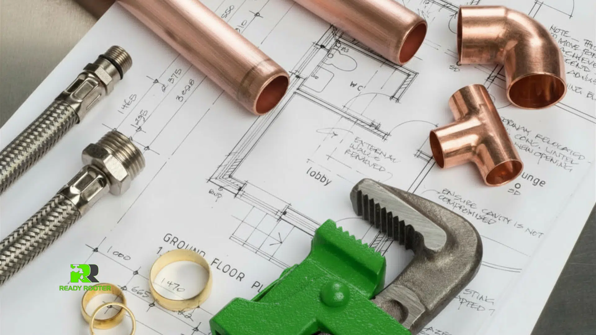 lumbing emergencies rarely happen at a convenient time. For East and West Valley homeowners, knowing what to do in the first few minutes can significantly reduce property damage, protect your plumbing system, and help an emergency plumber fix the problem faster.